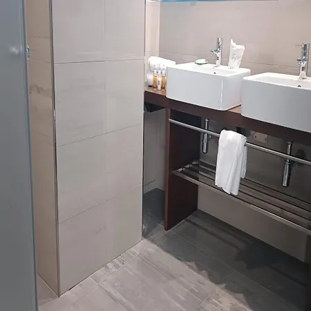 Near & Train Station Апартаменты Фуэнхирола